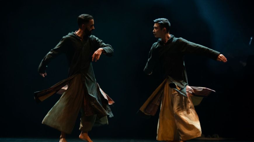 Aakash Odedra and Hu Shenyuan in Samsara