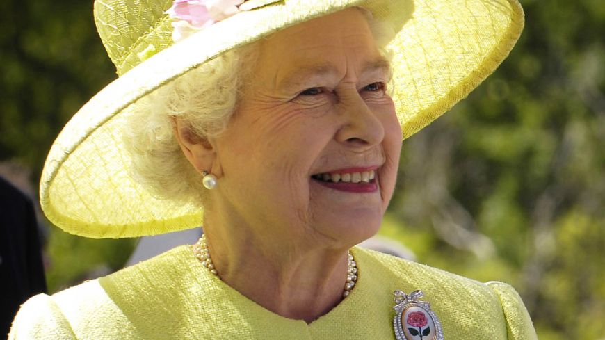 Elizabeth II greets NASA GSFC_employees, May_8, 2007