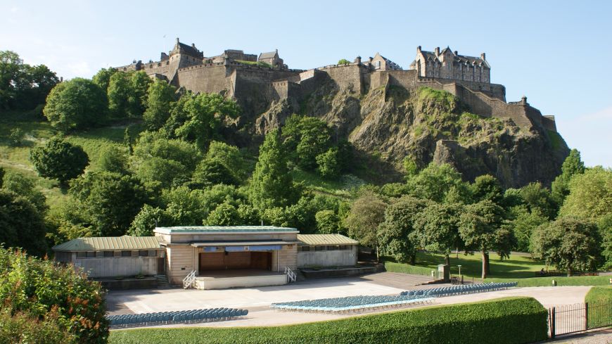 Ross Theatre under Edinburgh Castle on a sunny day