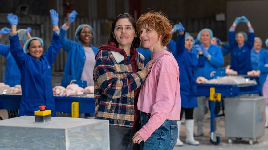 Still of romantic leads Chuck, Chuck Baby in chicken packaging factory
