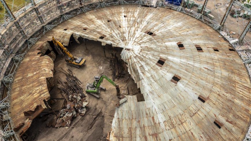 Granton gasholder bell removed