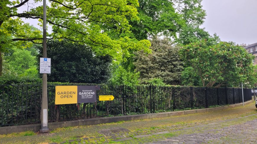 Entrance to Bank Garden on Doune Terrace