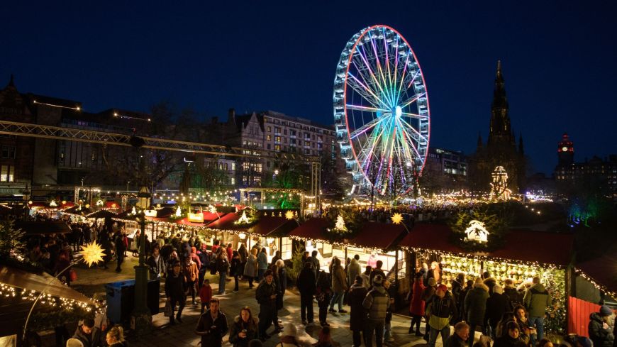 Big Wheel and Christmas Market on the Mound