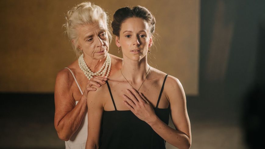 Mary, Queen of Scots - Roseanna Leney and Charlotta Öfverholm in a behind the scenes image on the campaign shoot for Mary, Queen of Scots. 