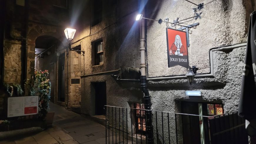 St James Court and the entrance to the Jolly Judge 