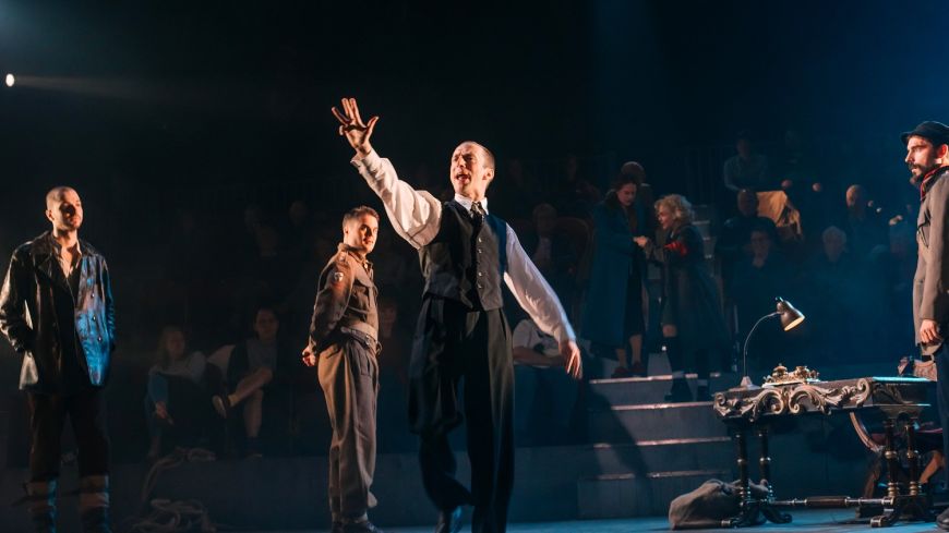 Cockpit, Lyceum, Review