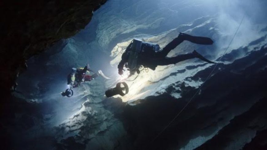 Film Review: Diving Into the Unknown (Takaisin pintaan)