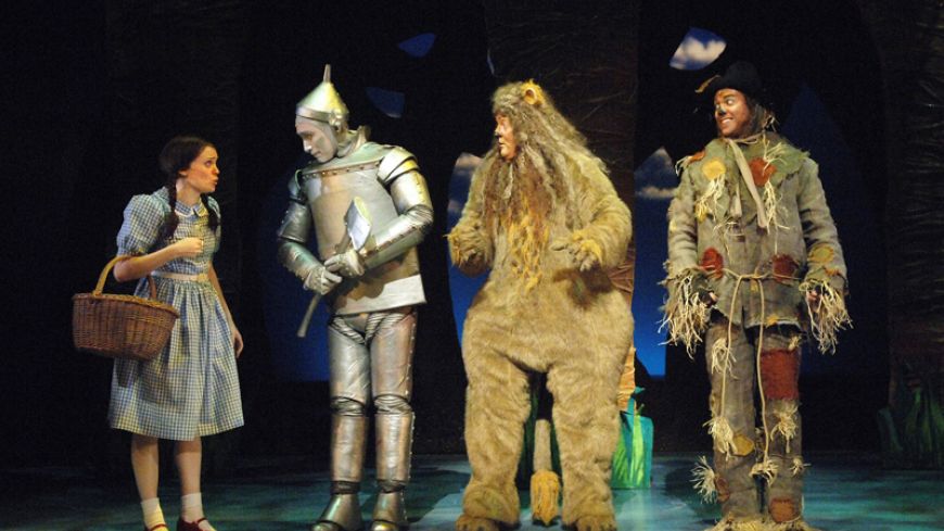 Wizard of Oz: LR Denise Hoey, Sandy Grierson, Graham Kent & Matthew Pidgeon
