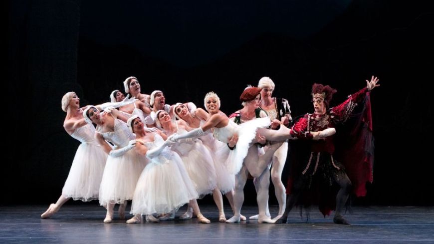 A scene from Swan Lake, Act II