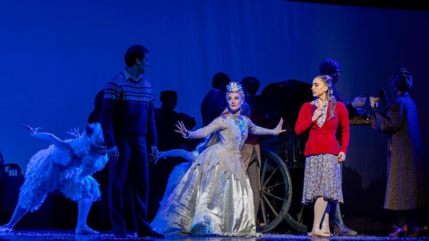 Principal Jessica Fyfe as The Snow Queen and Soloist Kayla-Maree Tarantolo as Gerda in The Snow Queen. Credit Andy Ross