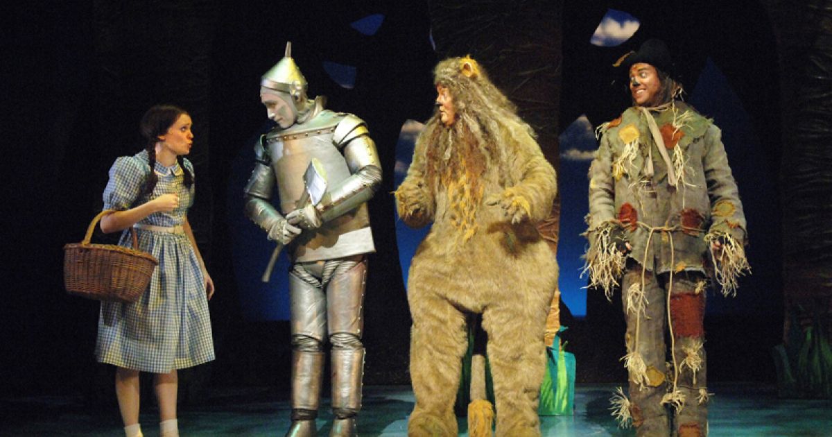 Wizard of Oz: LR Denise Hoey, Sandy Grierson, Graham Kent & Matthew Pidgeon
