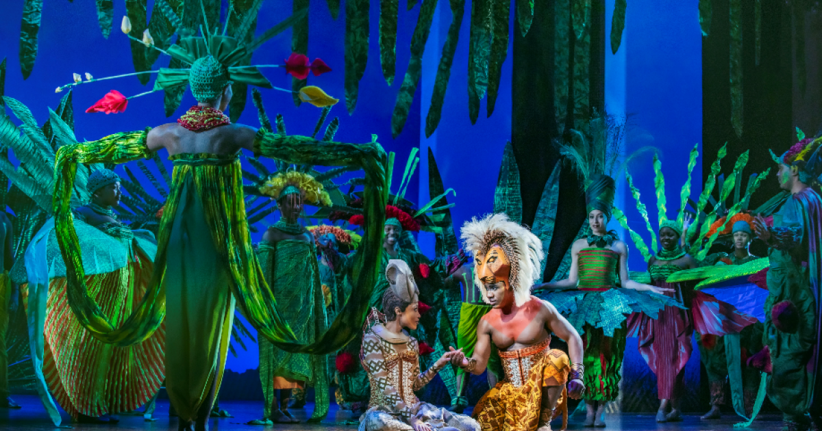 Josslynn Hlenti (Nala), Dashaun Young (Simba) and the company in Disney's The Lion King UK & Ireland tour © Disney