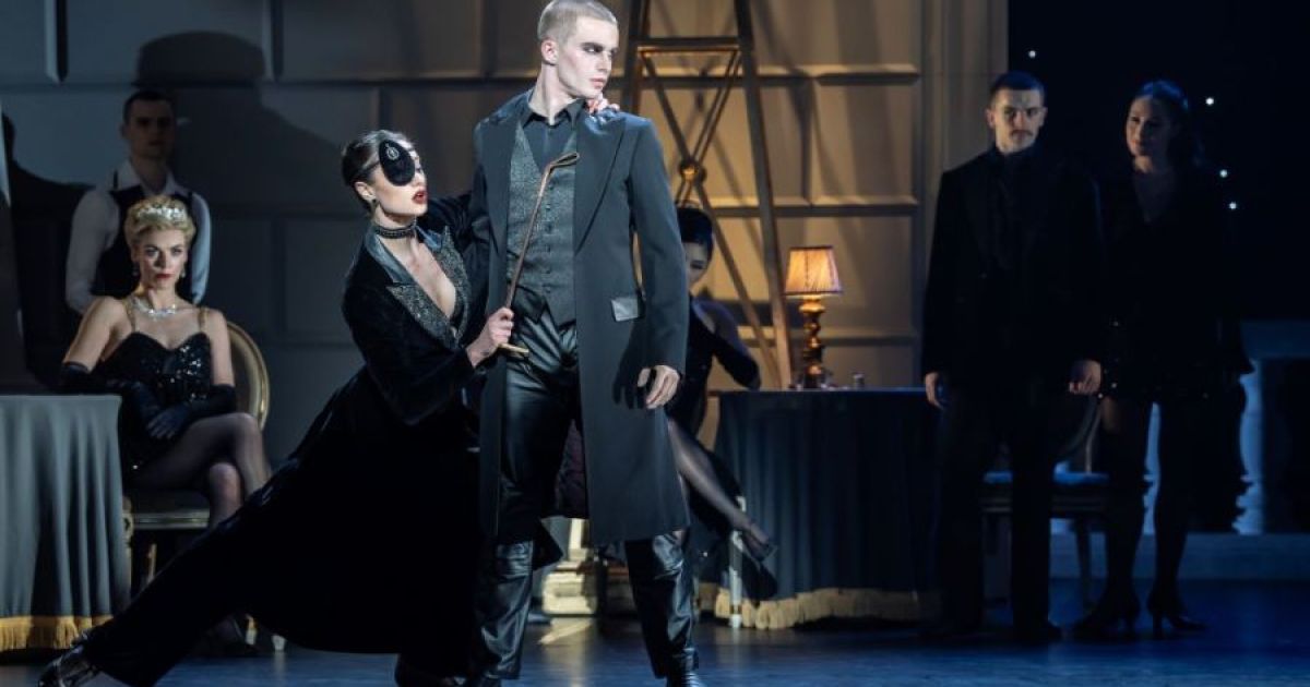 Harrison Dowzell, (The Stranger) & Molly Shaw Downie (Hungarian Princess) in Swan Lake